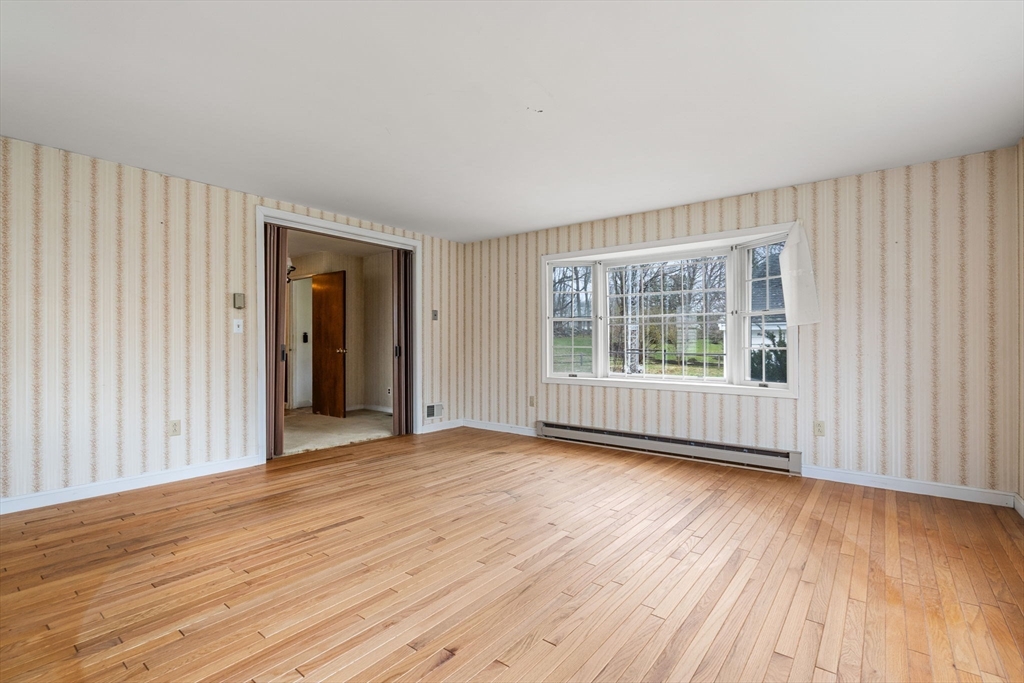 2 Hickory Ln