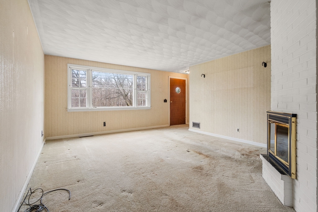 2 Hickory Ln