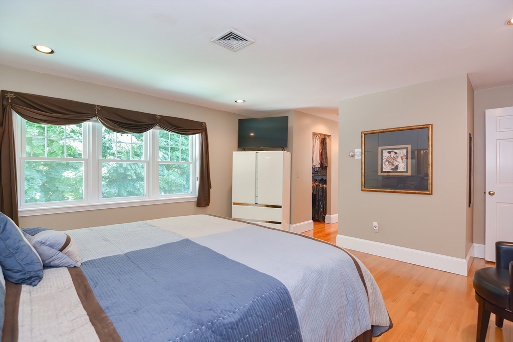 207 Lawrence Rd