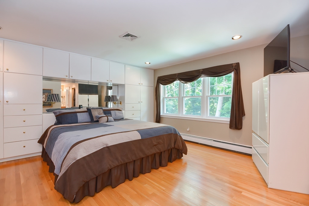 207 Lawrence Rd