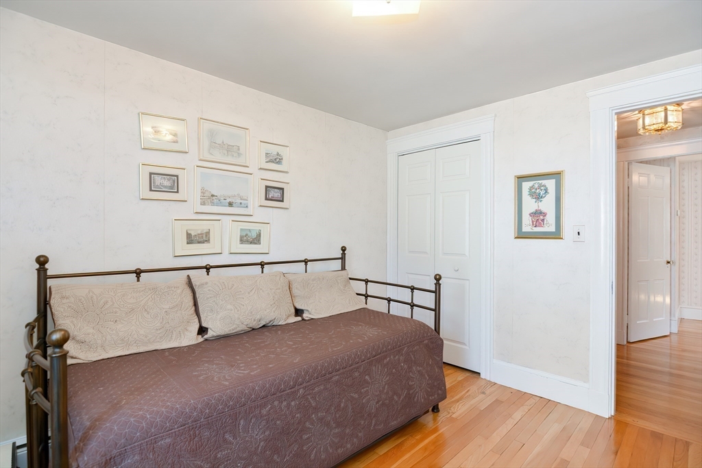 207 Lawrence Rd