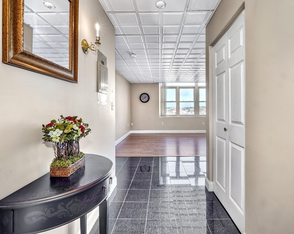 340 Main St # 703