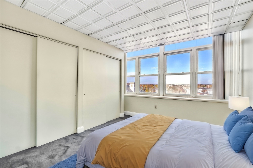 340 Main St # 703
