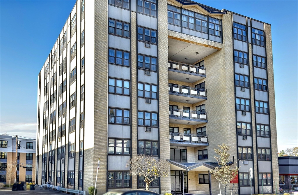 340 Main St # 703