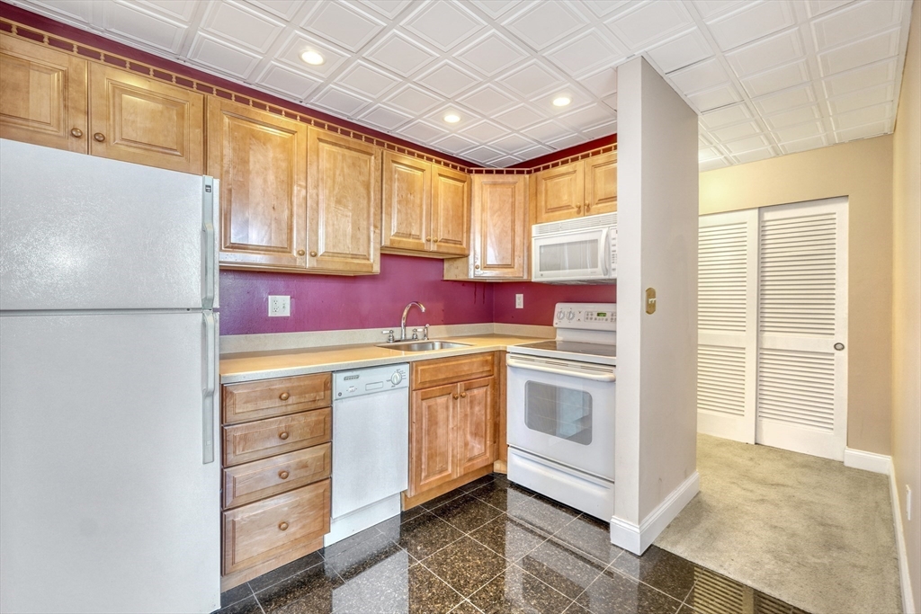 340 Main St # 703