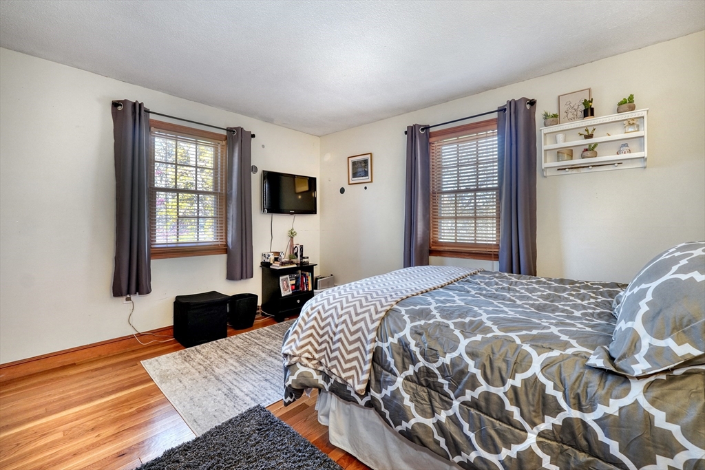 19 Ellen Rd