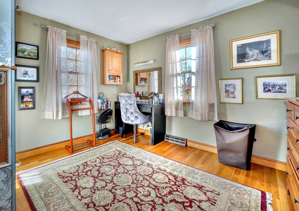 19 Ellen Rd