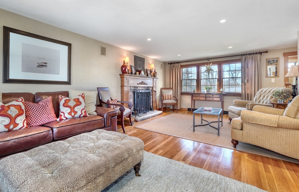 19 Ellen Rd