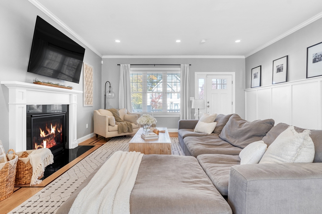 4 Charles St # B