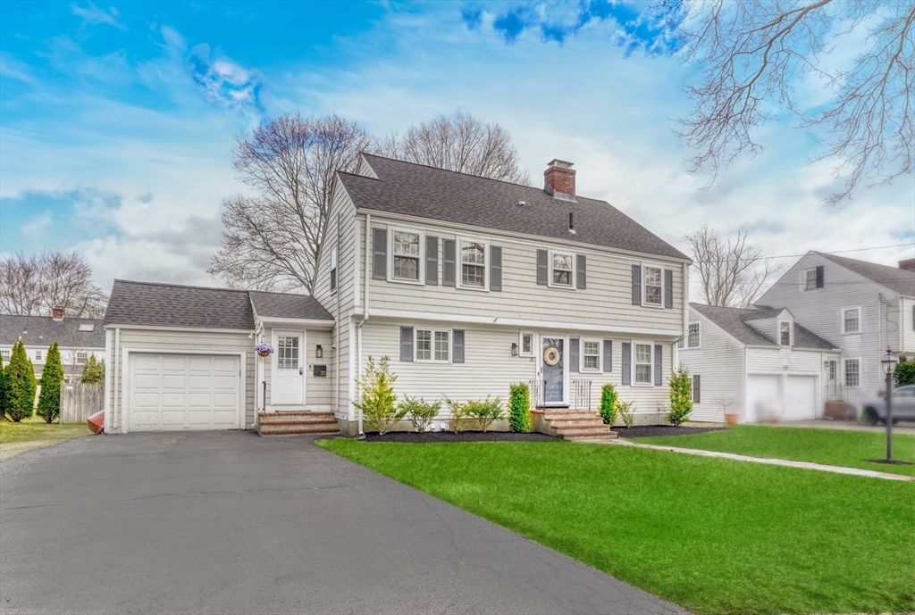 35 Woodcrest Dr
