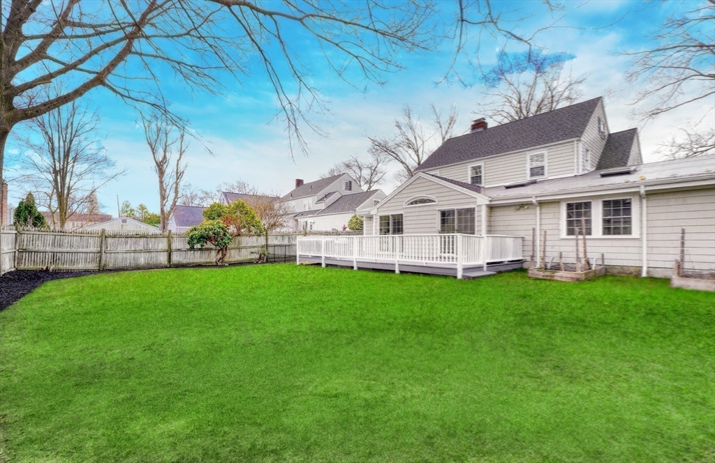 35 Woodcrest Dr