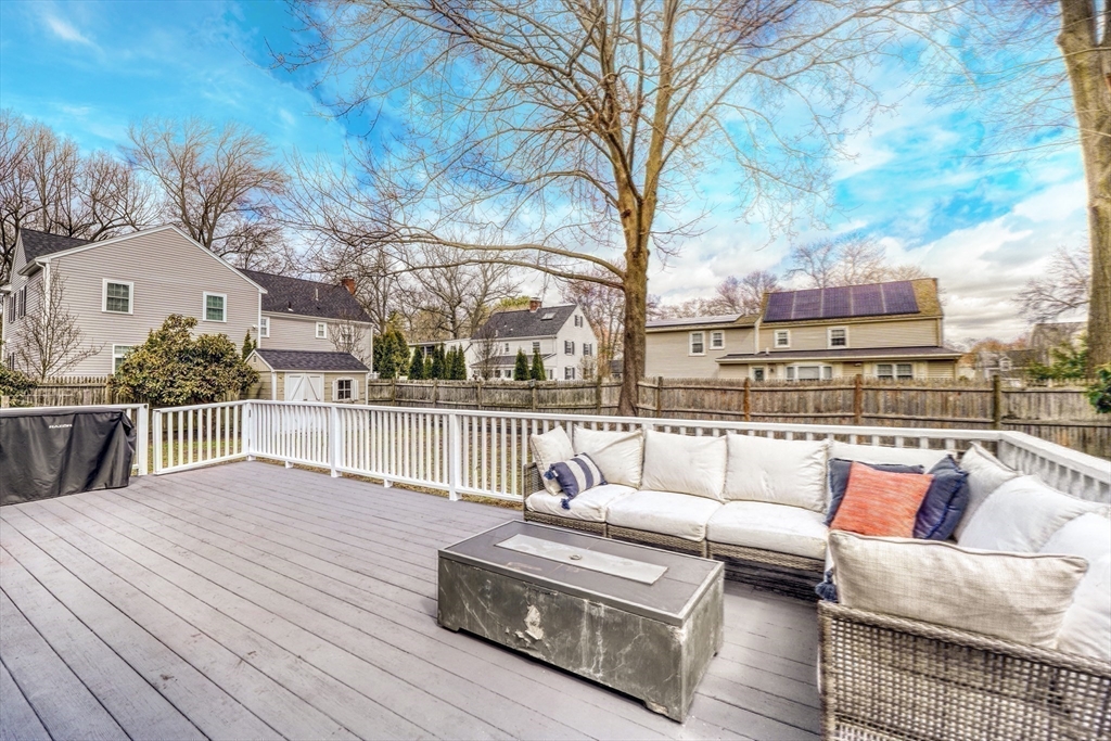 35 Woodcrest Dr