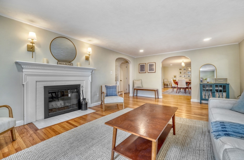 35 Woodcrest Dr