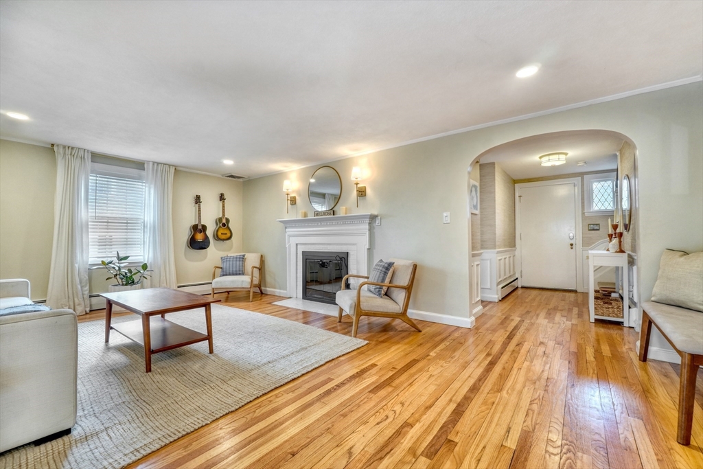 35 Woodcrest Dr