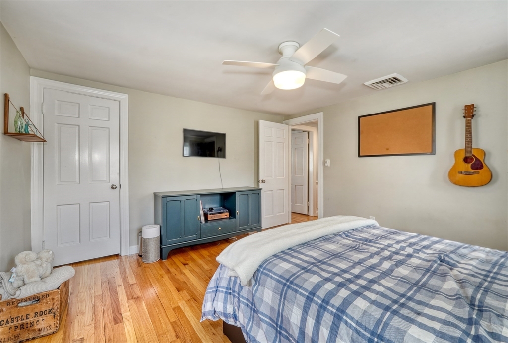 35 Woodcrest Dr