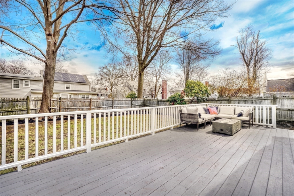35 Woodcrest Dr