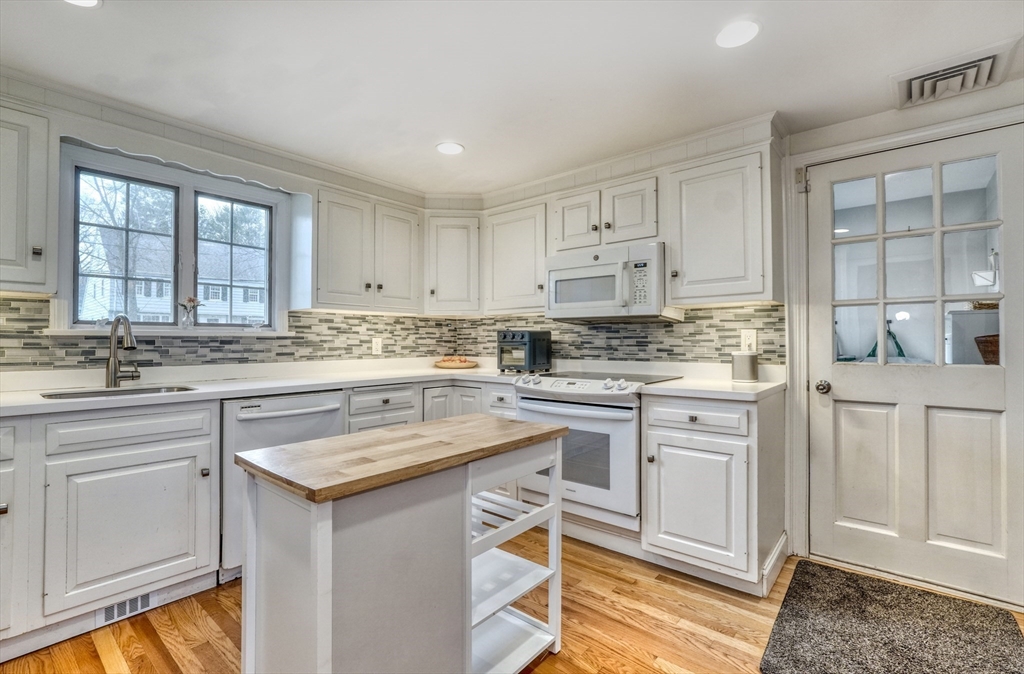 35 Woodcrest Dr