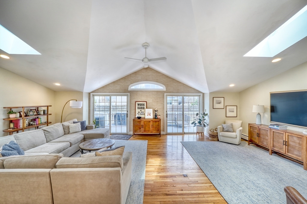 35 Woodcrest Dr