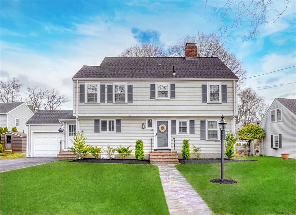 35 Woodcrest Dr