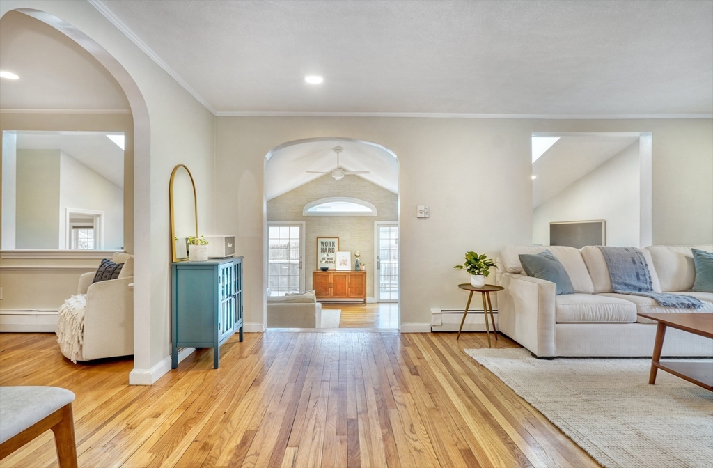 35 Woodcrest Dr