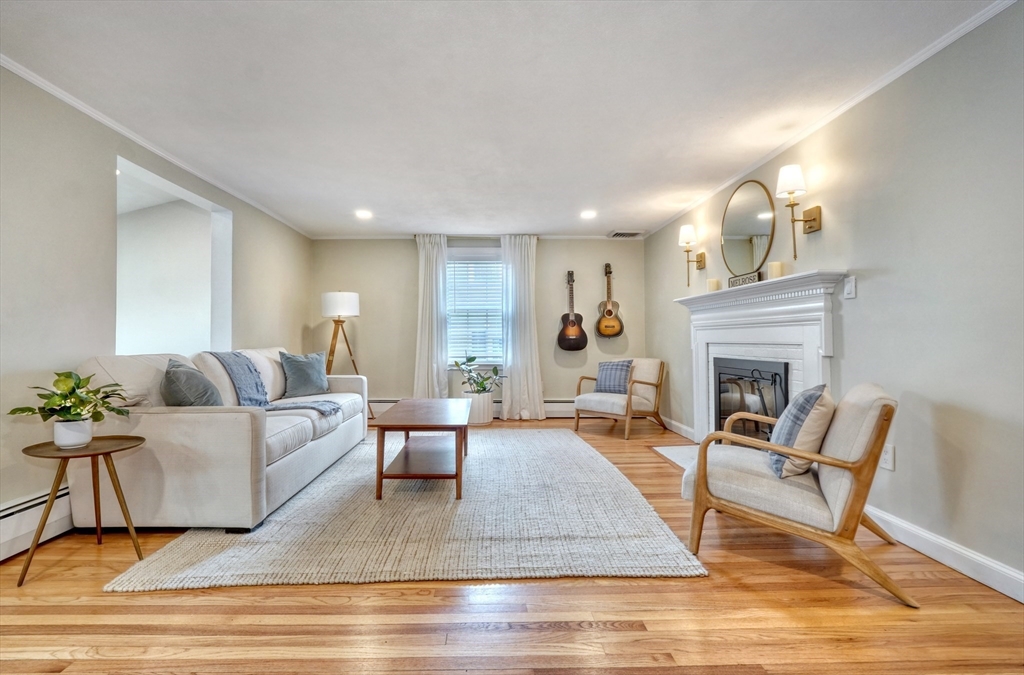 35 Woodcrest Dr