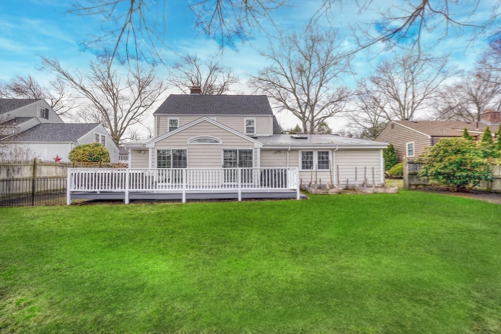 35 Woodcrest Dr