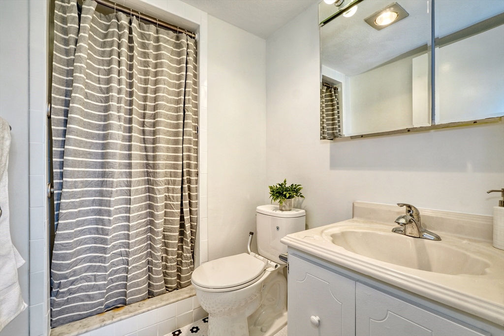 49 Melrose St Unit: 7F