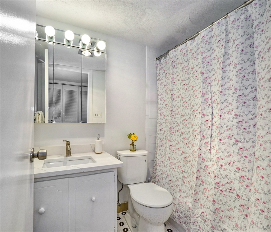 49 Melrose St Unit: 7F