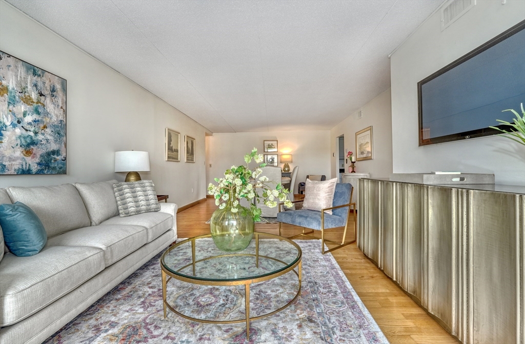 49 Melrose St Unit: 7F