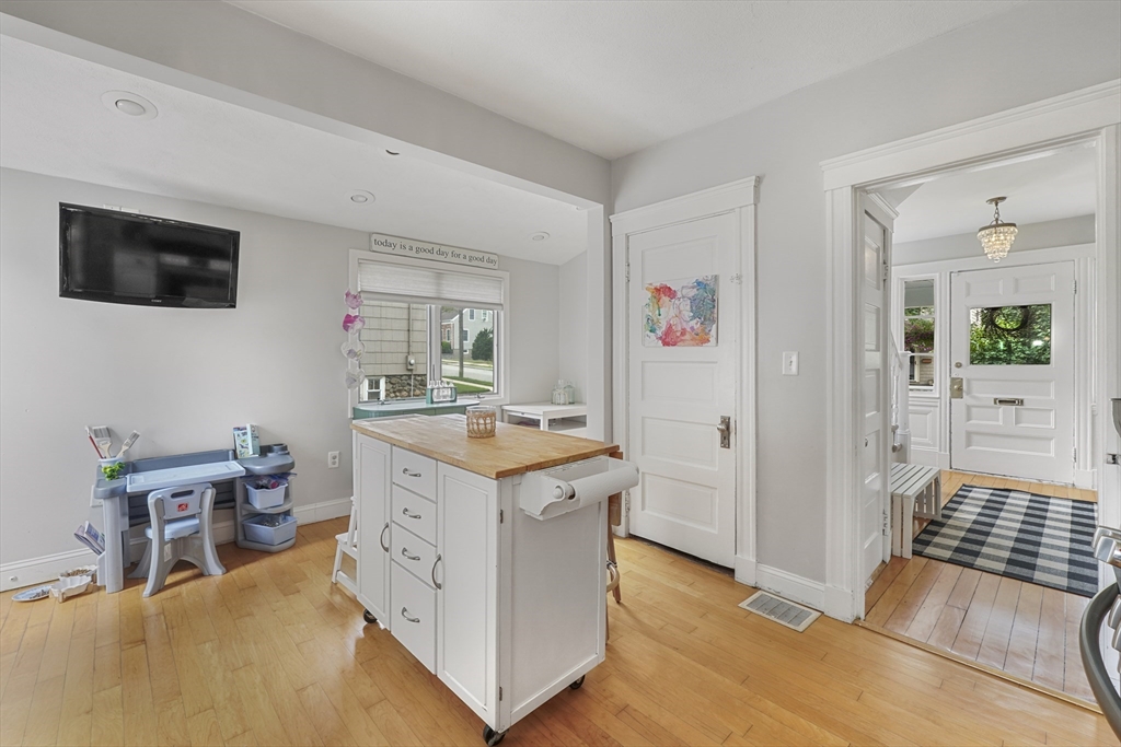 43 Meridian St