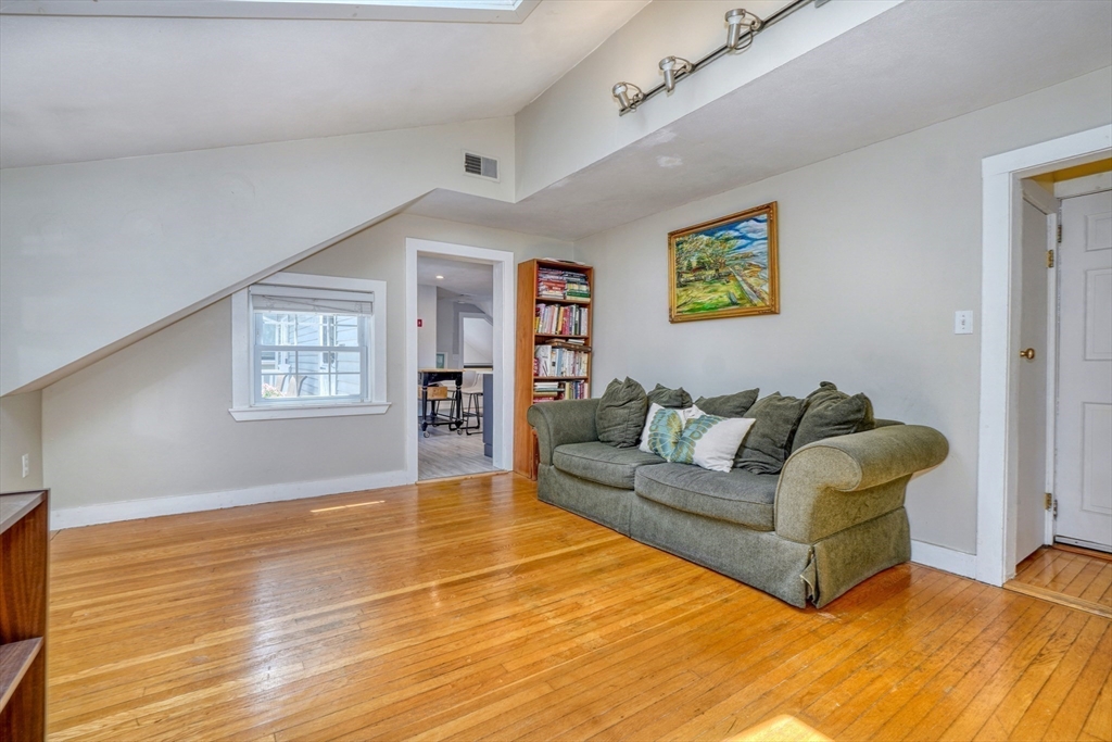 36 Wallis Street # 4