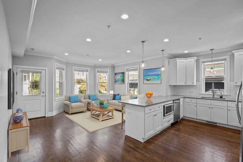 407 Pleasant St. # 1A, Melrose Unit: 1A