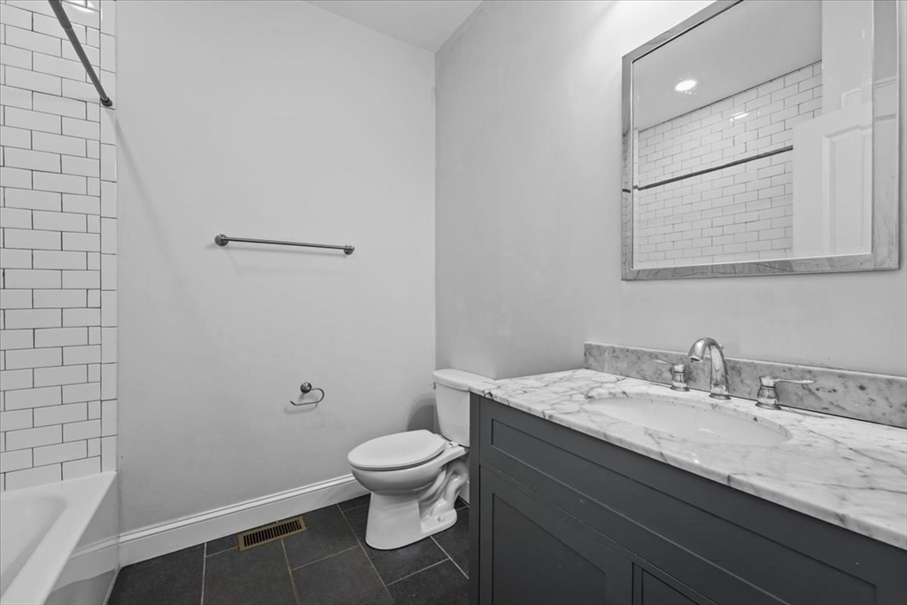 407 Pleasant St. # 1A, Melrose Unit: 1A