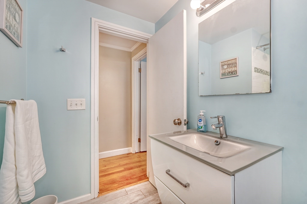 33 Eustis St