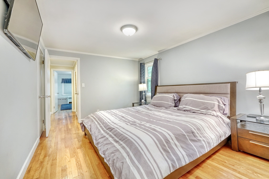 33 Eustis St