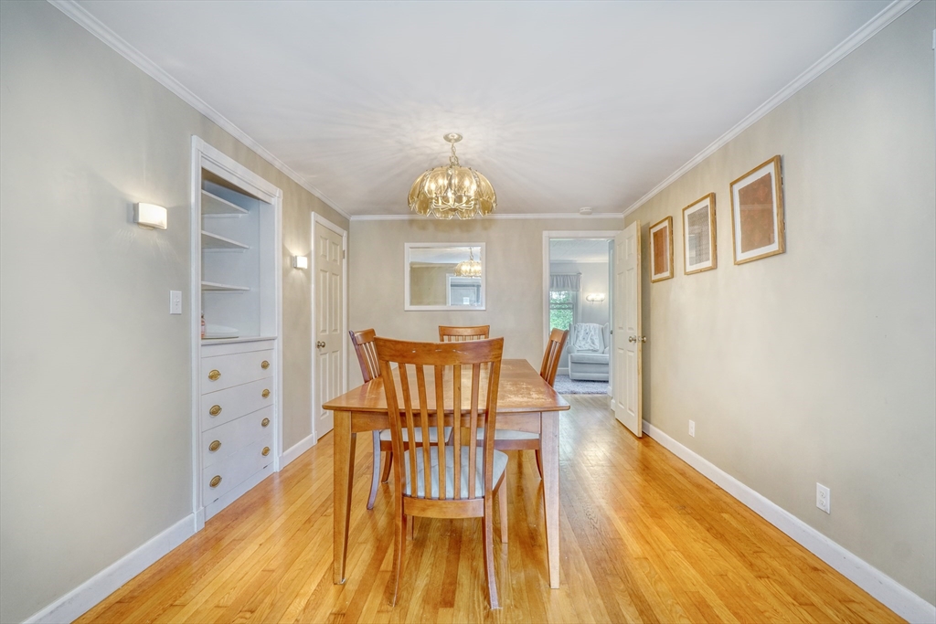 33 Eustis St