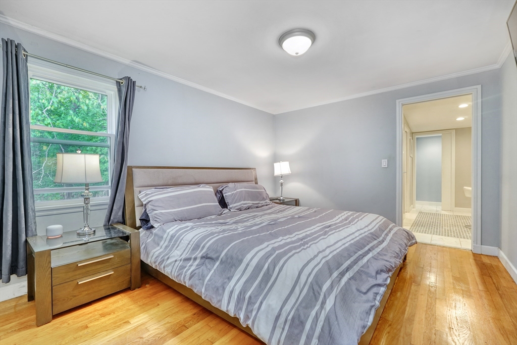 33 Eustis St
