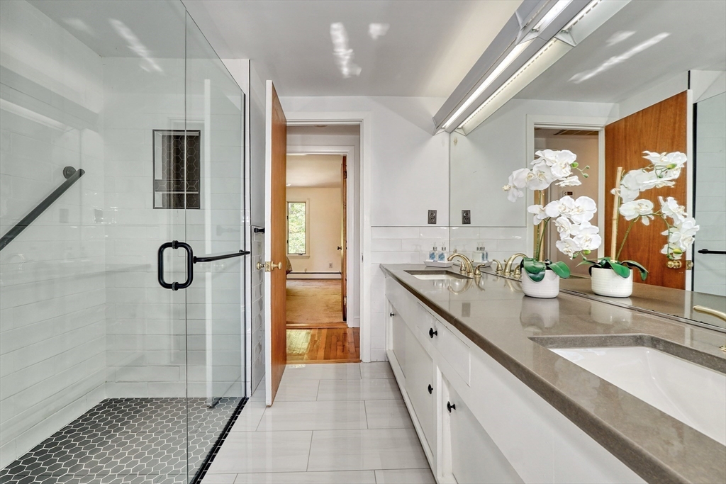 118 North Woodcrest Drive