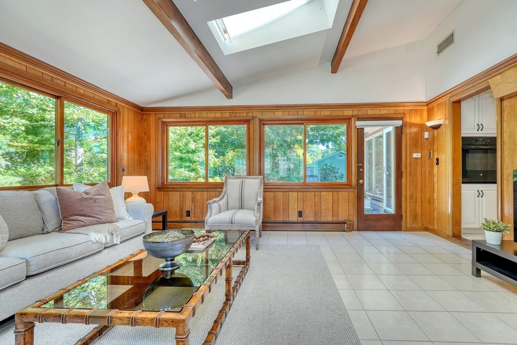 118 North Woodcrest Drive