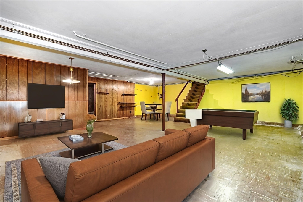 118 North Woodcrest Drive