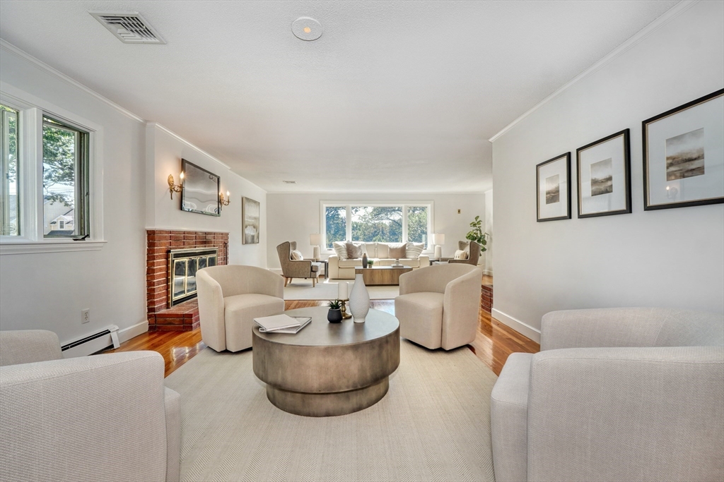 118 North Woodcrest Drive