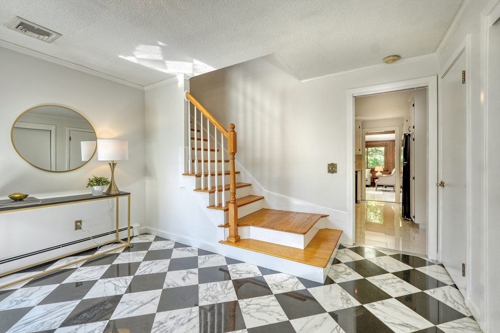 118 North Woodcrest Drive