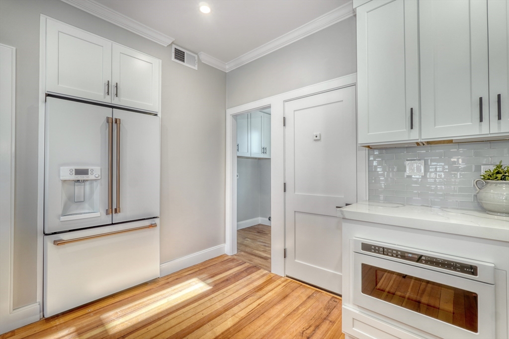 114-116 West Wyoming # 2