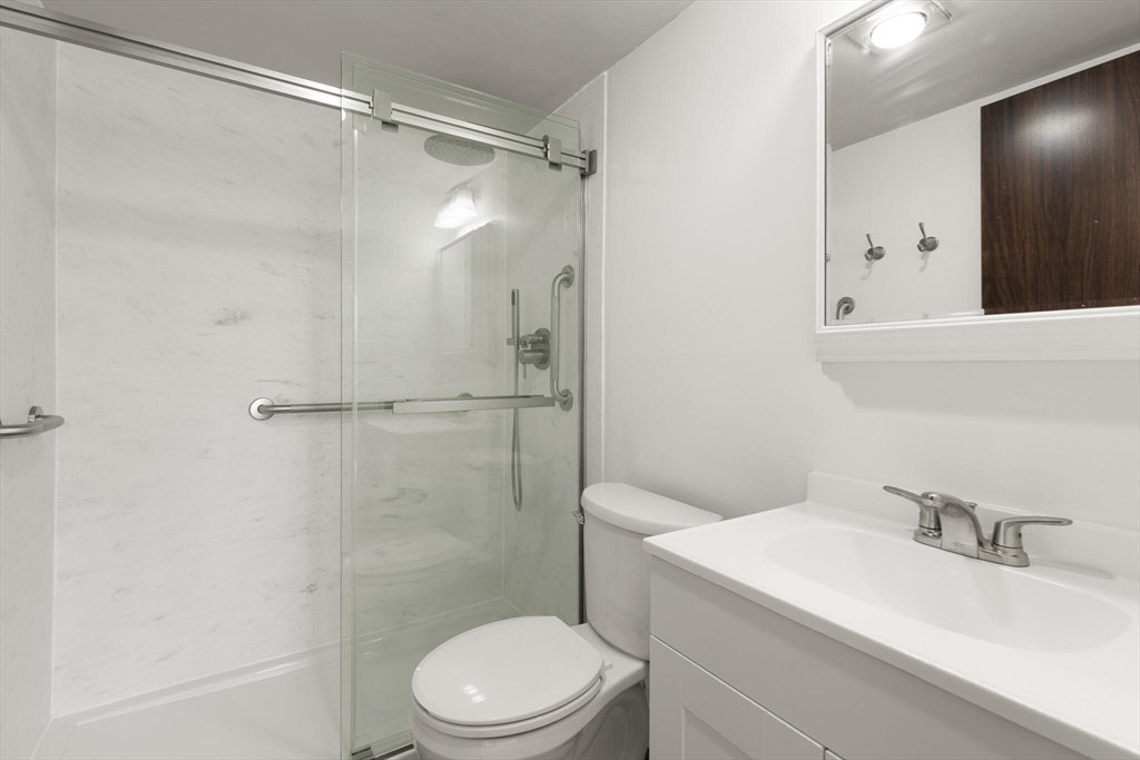 49 Melrose Street Unit: 1F