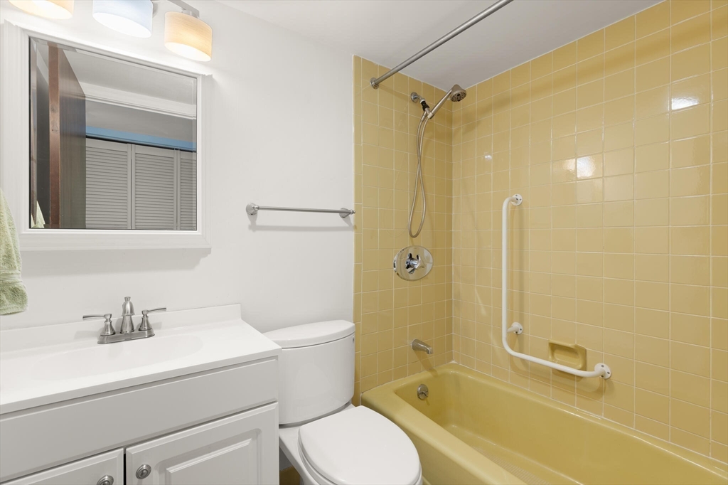 49 Melrose Street Unit: 1F