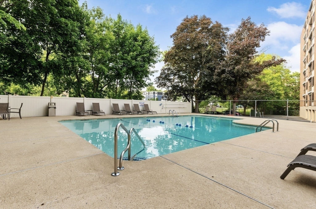 53 Melrose St Unit: 5H