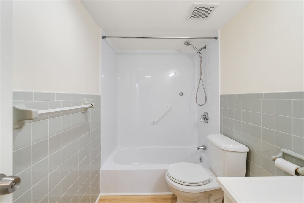 53 Melrose St Unit: 5H