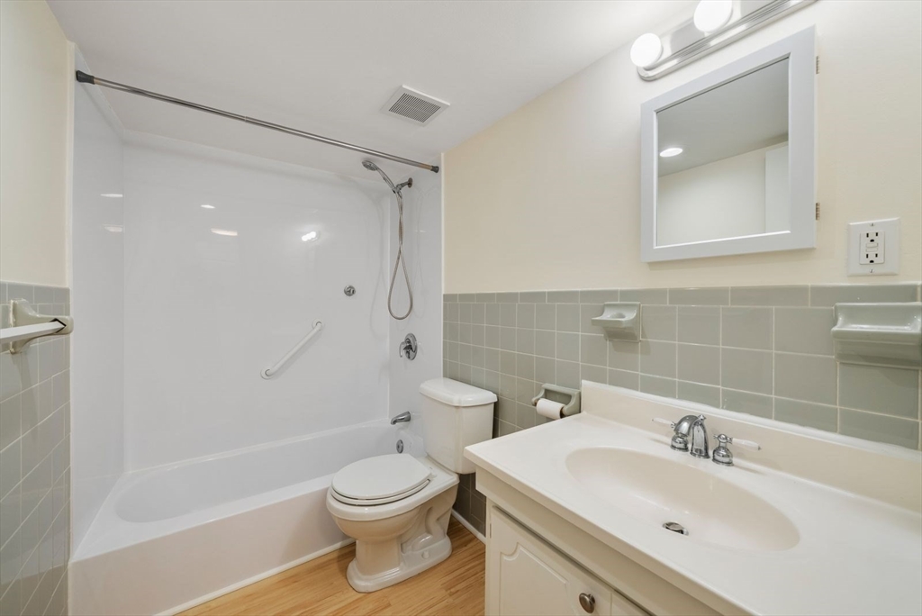 53 Melrose St Unit: 5H