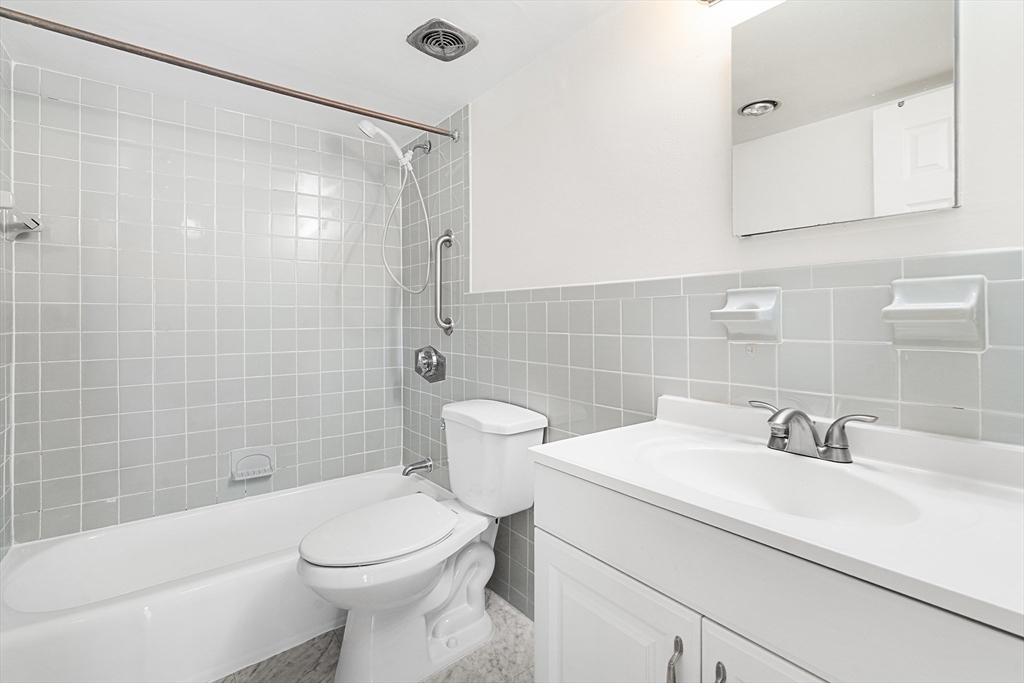 53 Melrose St Unit: 6F