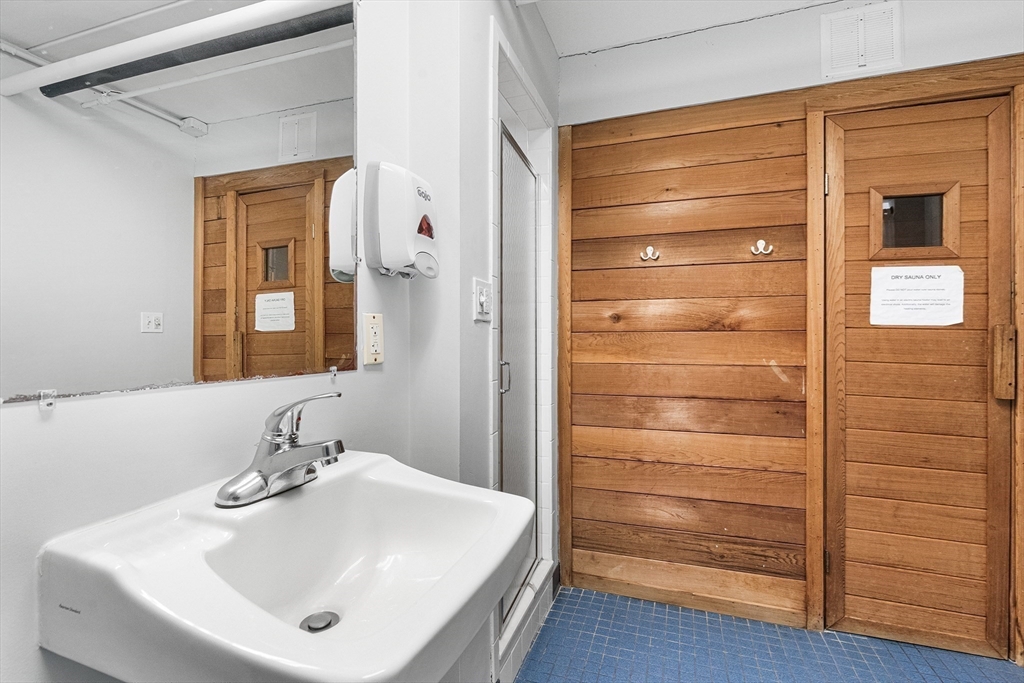 53 Melrose St Unit: 6F